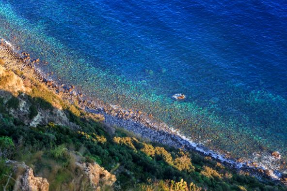 sgarrupata-ischia-shutterstock_241067221.jpg