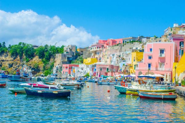 https://www.nitrodiviaggi.it/media/8065/procida-shutterstock_313539677.jpg